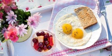 Диетолог назвала топ-5 лучших завтраков, которые заряжают энергией на весь день