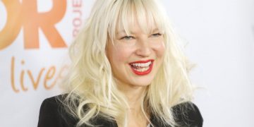 Певица Сиа впервые призналась, что имеет аутистическое расстройство