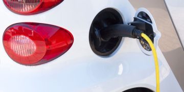 Тунисский чиновник заявил о намерении страны выпустить пять тысяч электромобилей к концу 2025 года