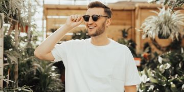 Врач раскрыла последствия ношения некачественных солнцезащитных очков