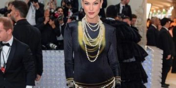 Беременная модель Карли Клосс показала, как изменилась ее фигура