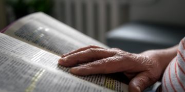 Почему трясутся руки: причины и виды тремора