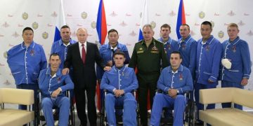 Путин лично вручил звезду Героя России участнику СВО Жуланову