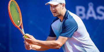 Российский теннисист вышел в четвертьфинал турнира в Испании