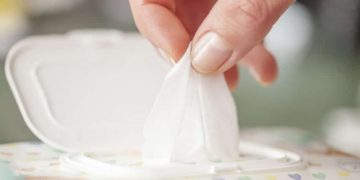 Ученые рассказали об опасности дезинфицирующих салфеток