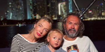 Василиса Фролова поделилась редким фото с мужем