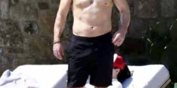 52-летнего Мэтта Дэймона сфотографировали на отдыхе