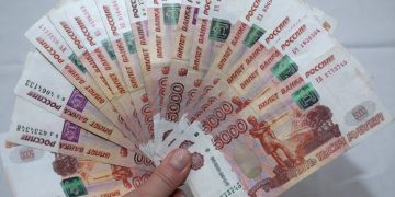 Астролог Карагай дал совет россиянам, как в августе не потерять деньги