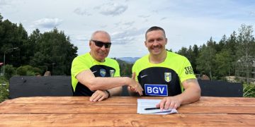 Боксер Усик стал футболистом клуба Высшей лиги Украины