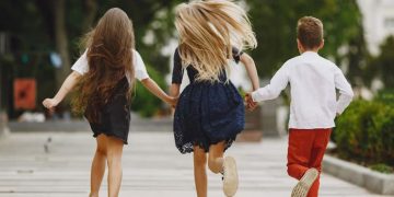 Должны ли дети летом отдыхать от школы: процесс образования не знает перерыва