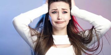 Психолог рассказала, какие симптомы указывают на приступ тревоги