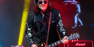 Российские музыканты собрались привезти Джонни Деппа в РФ и записать совместную композицию