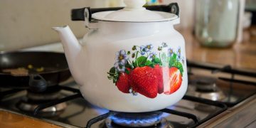 Вредно ли кипятить уже кипяченую воду? Отвечаем