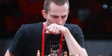 Один из ведущих шахматистов России вслед за женой вылетел из Кубка мира