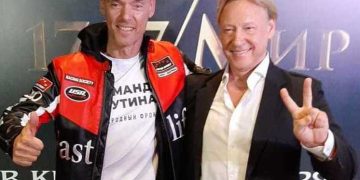 Дмитрий Харатьян удивил внешностью на кинопремьере