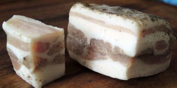 Инфекционист Малышев рассказал о способах заразиться ботулизмом: умереть от сала