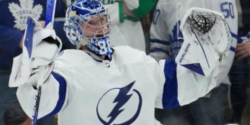 Лучший российский вратарь пропустит старт сезона НХЛ из-за операции