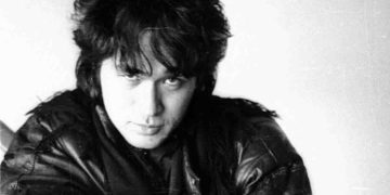 На аукционе продадут фрагмент машины, на которой разбился Виктор Цой