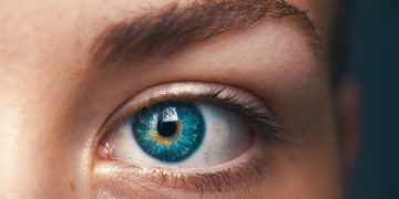 Офтальмолог объяснила, почему опасно выдавливать ячмень