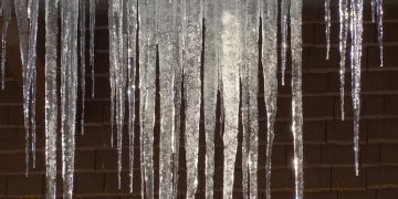 Ученые из Татарстана изобрели машинку для борьбы с сосульками