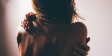 Вылечить нельзя, отсрочить можно: как «притормозить» остеохондроз — совет невролога