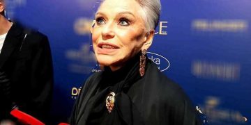 70-летняя Понаровская появилась на закрытой вечеринке: живет под Питером, гуляет с собакой