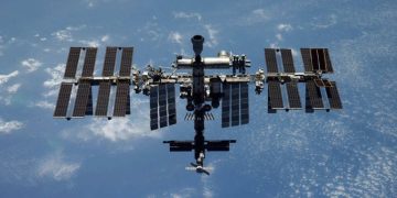 Космонавты РФ запустили с МКС студенческий наноспутник с солнечным парусом