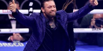 Макгрегор набрал 1 балл из 999 в измеряющем силу удара автомате. Видео