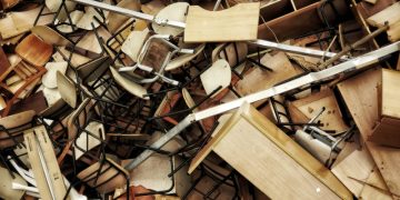 Психиатры заставили людей с синдромом Плюшкина выбросить хлам из дома