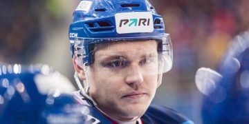 Тренер клуба КХЛ узнал об уходе игрока в СКА перед игрой