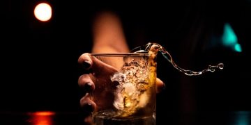 Врач высказалась о влиянии алкоголя на качество сна