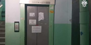 Зажевавший женщину с коляской лифт-«убийца» был установлен больше 20 лет назад