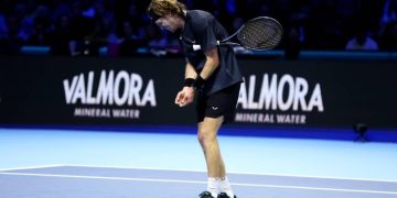 «Достучаться до себя». Рублев объяснил, зачем разбил колено ракеткой в матче