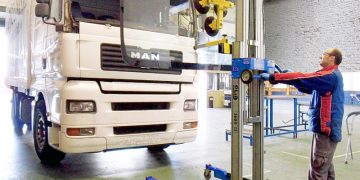 Когда может потребоаться замена автостекла для грузовых автомобилей в Москве и области