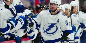 Лидера гонки бомбардиров Кучерова признали второй звездой недели в НХЛ