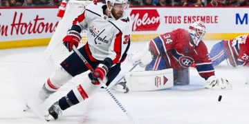 Одноклубник Овечкина лишился слуха после броска россиянина