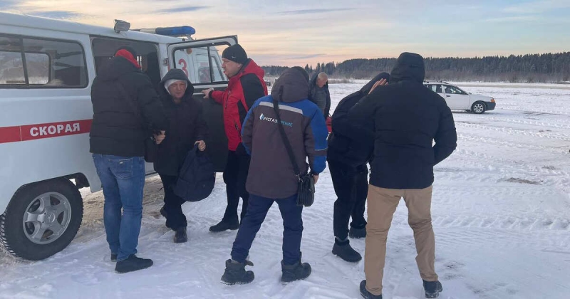 Пострадавших от нападения медведя рабочих из Якутии доставили в Москву