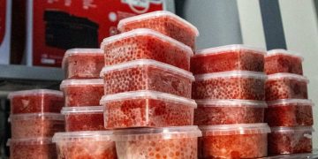 Продавец икры украла у 81-летней пенсионерки 350 тысяч рублей