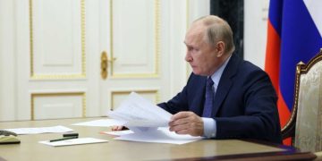 Путин поручил создать Национальный центр исторической памяти