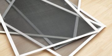 Преимущества использования москитной сетки: где она будет полезна