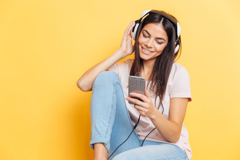 Радио онлайн: удобство слушать любимую музыку в любое время в любом месте