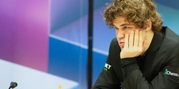 Непомнящий пожаловался FIDE на привилегии для Карлсена на ЧМ по рапиду