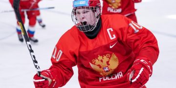 Победивший рак россиянин дебютировал в НХЛ в составе клуба Овечкина