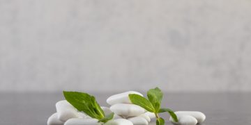 Гастроэнтеролог рассказала, что будет, если проглотить жвачку