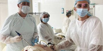 Мужчина шесть лет жил с проглоченной вставной челюстью