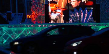 Спасатель рассказал, как действовать при экстремальных ситуациях из новогодних комедий