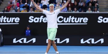 Зверев впервые за три года вышел в четвертьфинал Australian Open