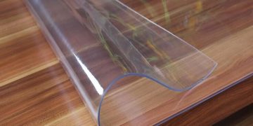 Инновационное будущее защиты столов: гибкое стекло как стильное и функциональное решение