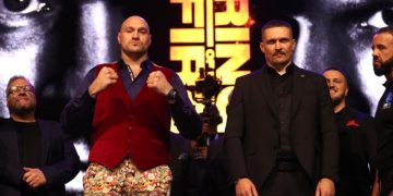 Бой Усика и Фьюри за звание абсолютного чемпиона мира снова перенесли