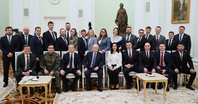 Путин встретился с победителями конкурса управленцев "Лидеры России": главное